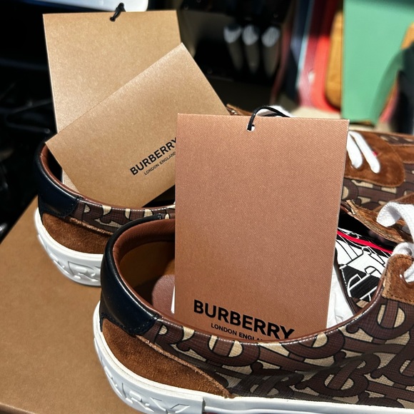 Burberry perfect like new - Picture 5 of 16